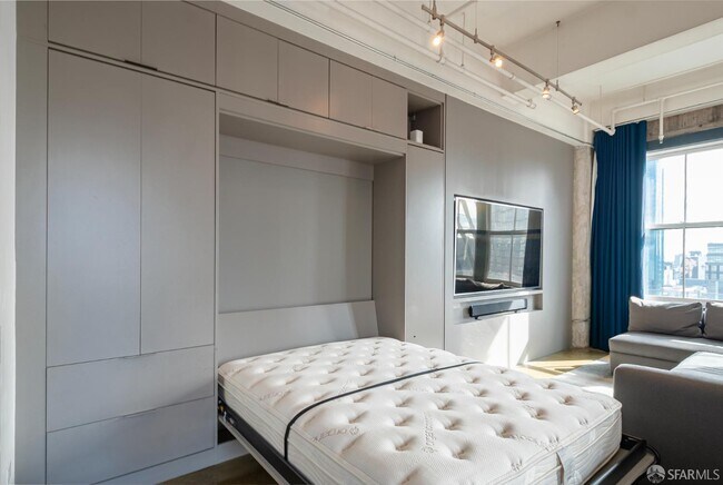 Building Photo - 2 Mint Plaza