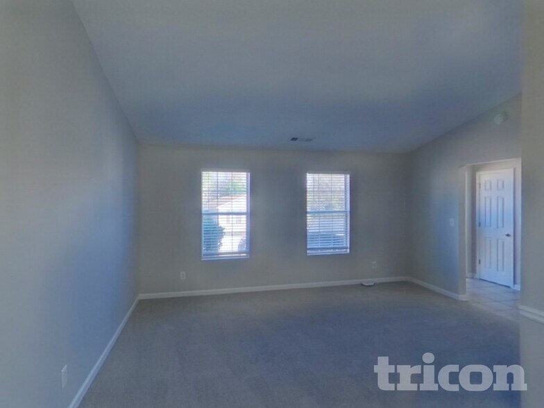 Building Photo - 7447 Edenberry Way