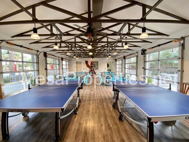 Building Photo - 3134 E La Avenida Dr