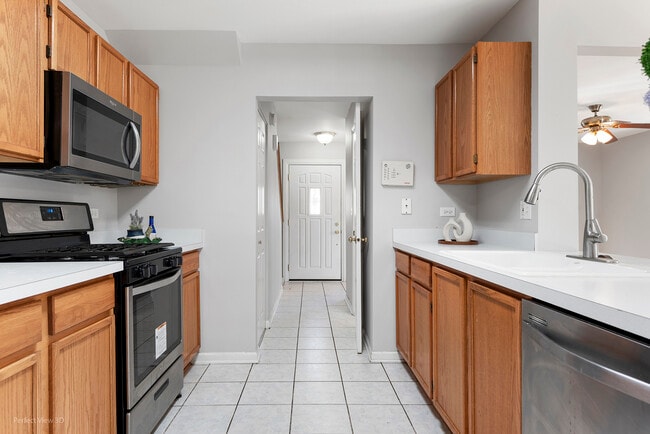 Building Photo - 1093 Symphony Dr