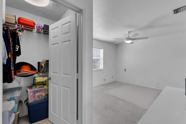 Building Photo - 6362 Brava Way