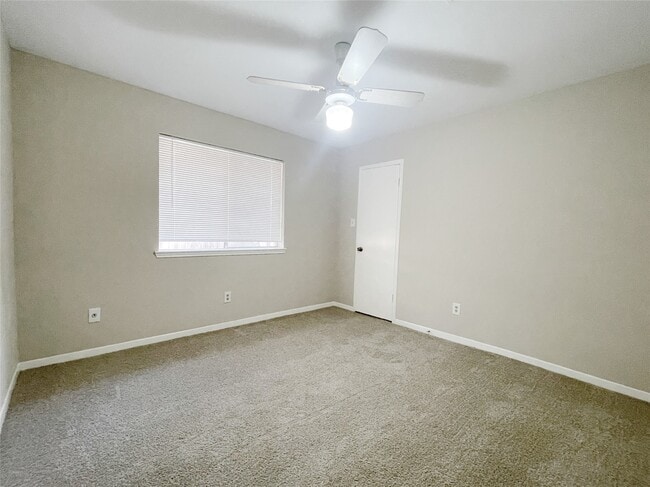 Building Photo - 13 N Deerfoot Cir