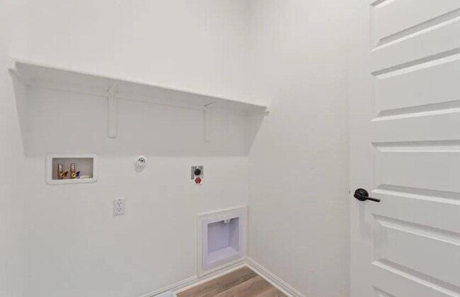 Building Photo - 2725 Woodall Dr