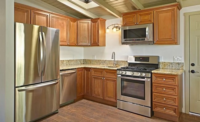 Building Photo - Fall Rental 4-bedroom, 1.5-bathroom