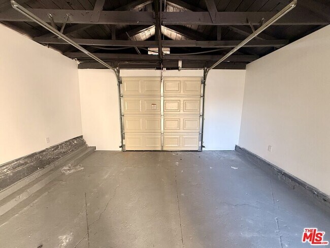 Building Photo - 3883 S Gramercy Pl