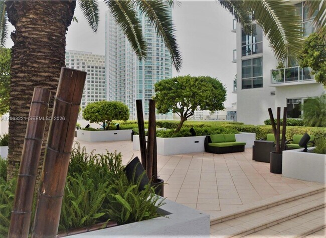 Building Photo - 1050 Brickell Ave
