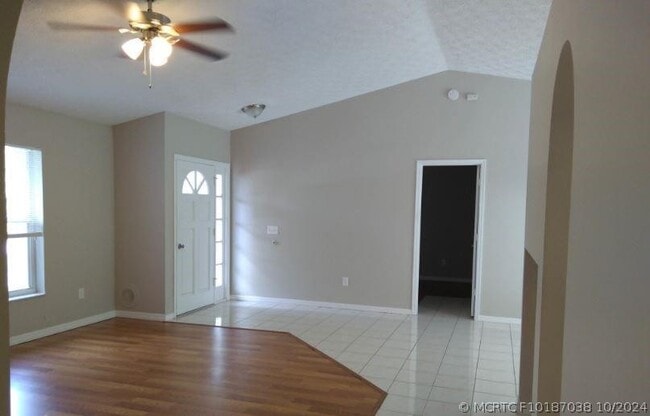 Building Photo - 3265 SW Escarole St