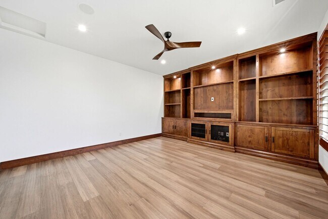 Building Photo - 825 Gonzales St