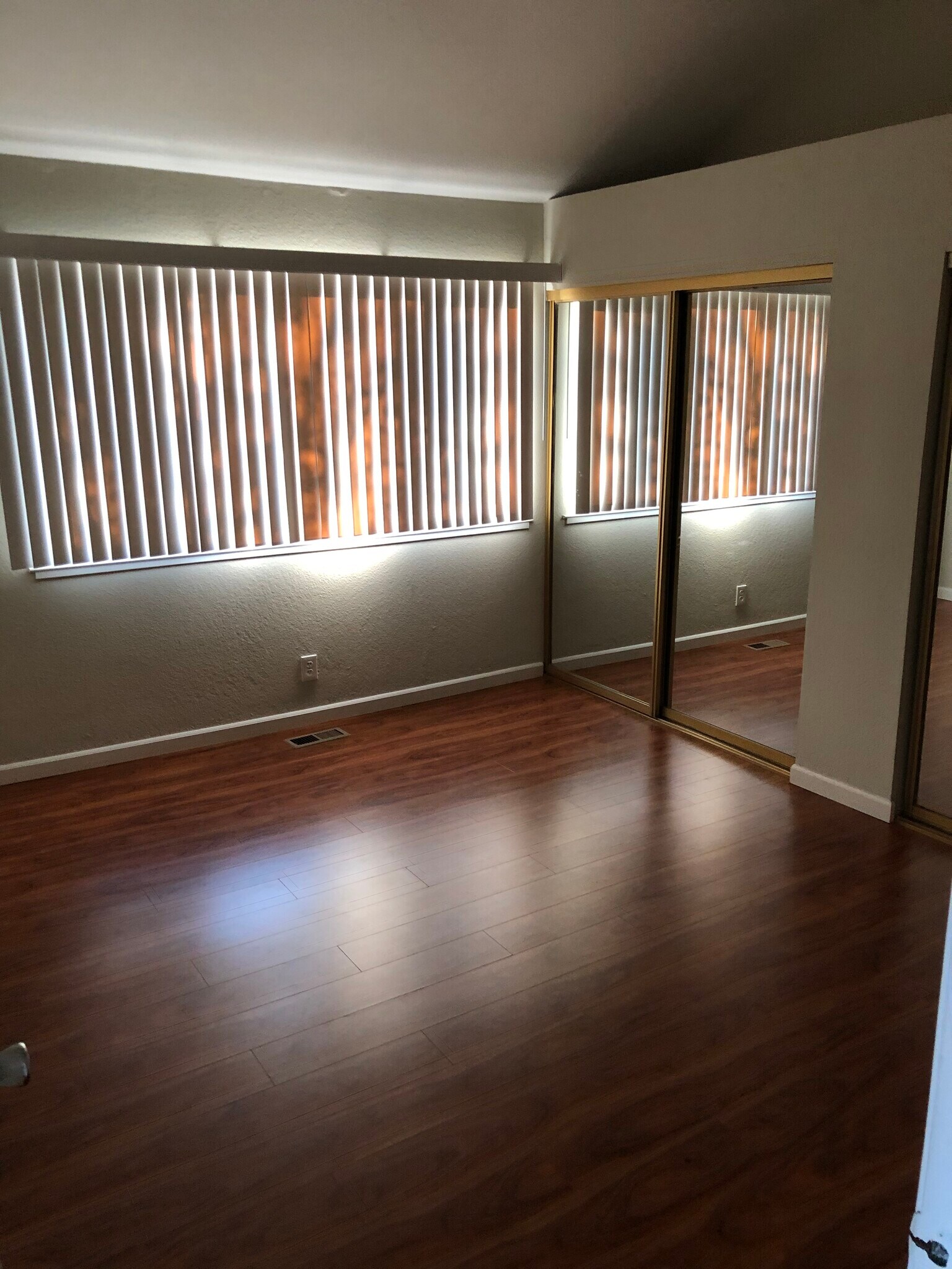 Upstairs main bedroom - 24352 Dover Ln