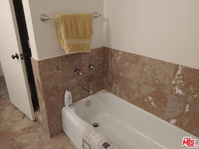 Building Photo - 23918 De Ville Way