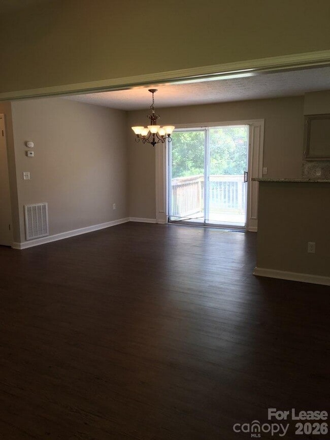 Building Photo - 311 Hillcrest Dr