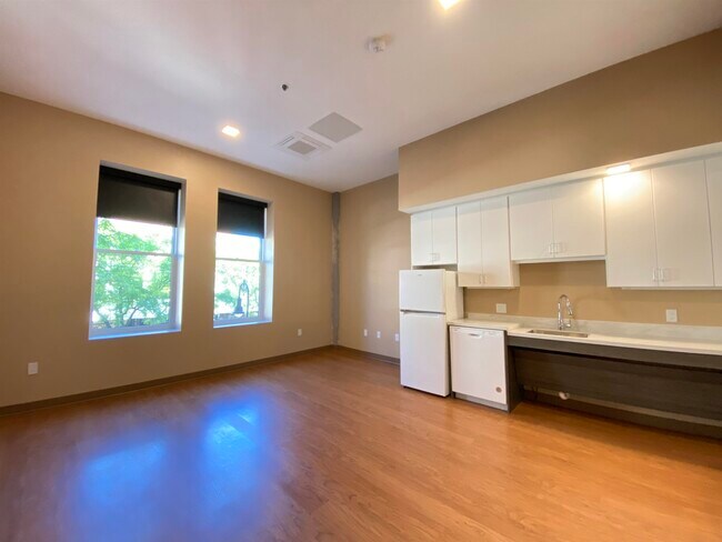 Building Photo - 83 Hanover St