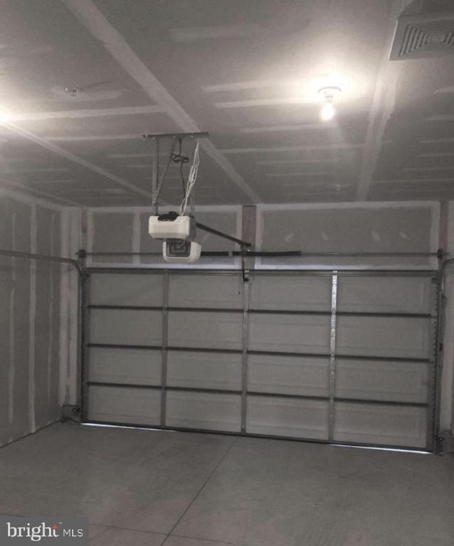 Building Photo - 13390 Sherwood Park Ln