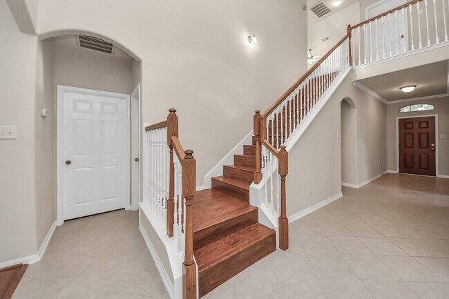 Building Photo - 822 Glen Abbey Dr