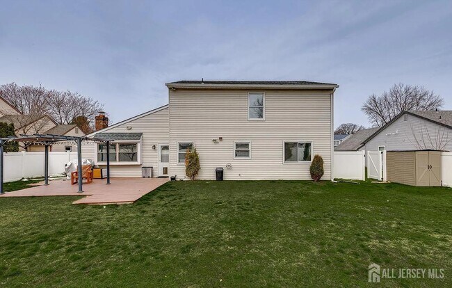 Building Photo - 45 Stratford Ln