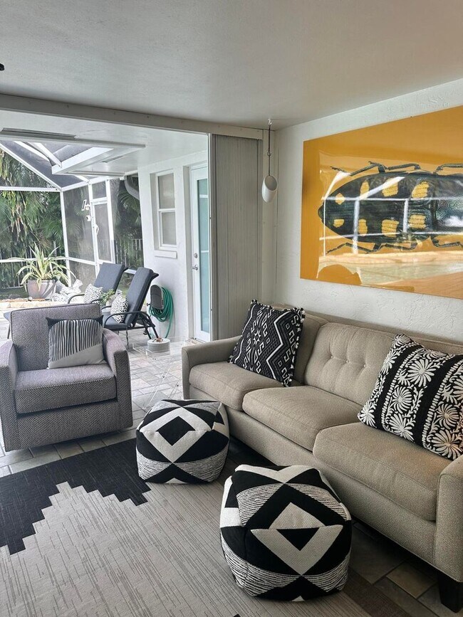 Building Photo - 1080 Walnut Terrace