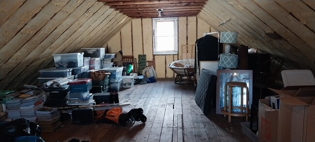 Building Photo - 10 Pine Point Rd