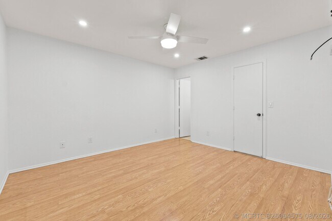 Building Photo - 1431 SE Berwick Ct