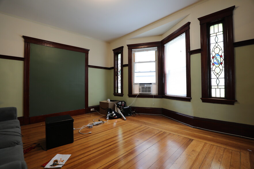 Building Photo - 550 Washington St