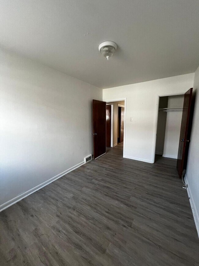 Building Photo - 4039 Balwynne Park Rd