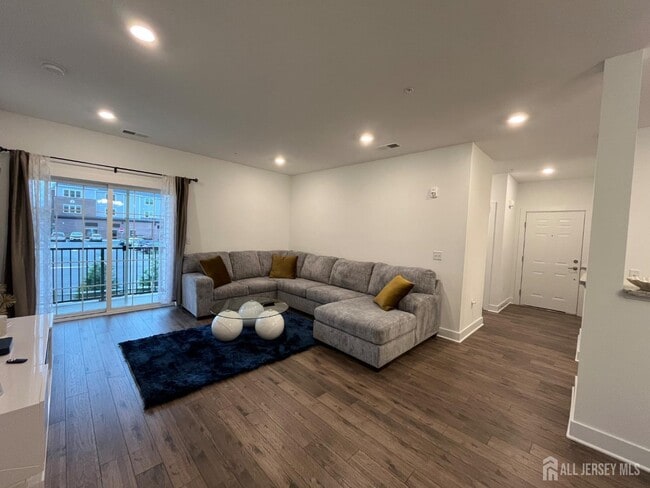 Building Photo - 826 Stiller Ln