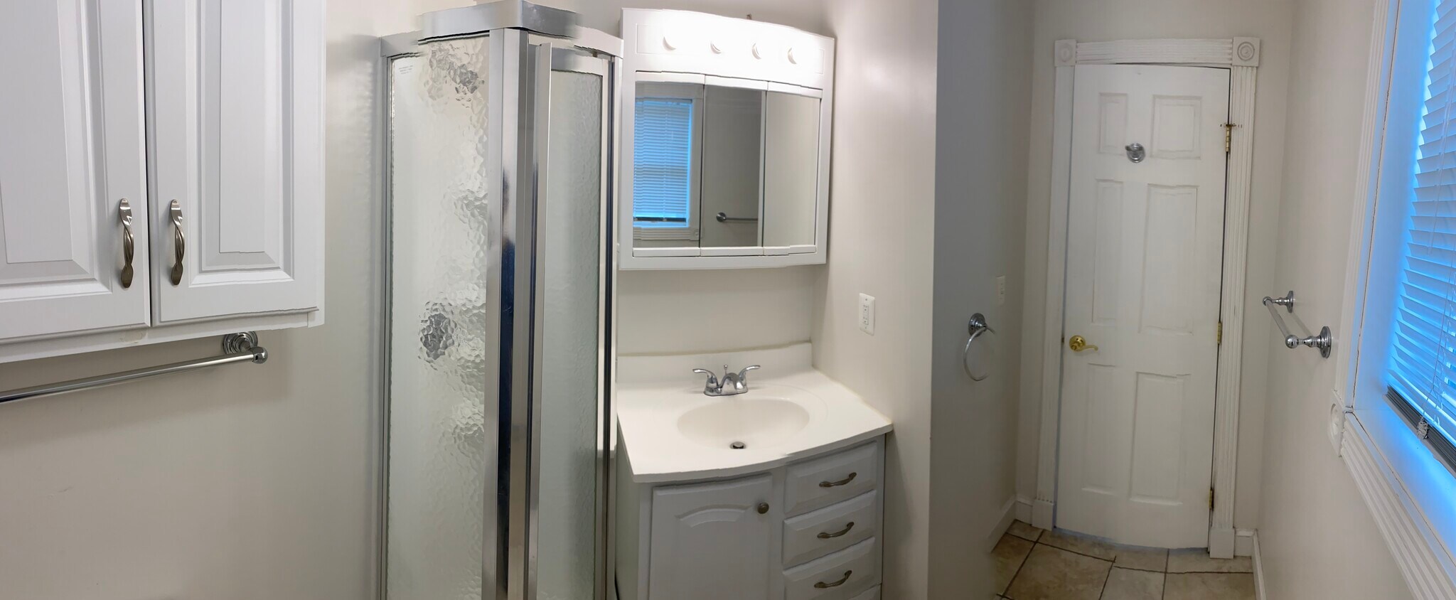 Private Bath - View 3 - 5006 Cherokee St