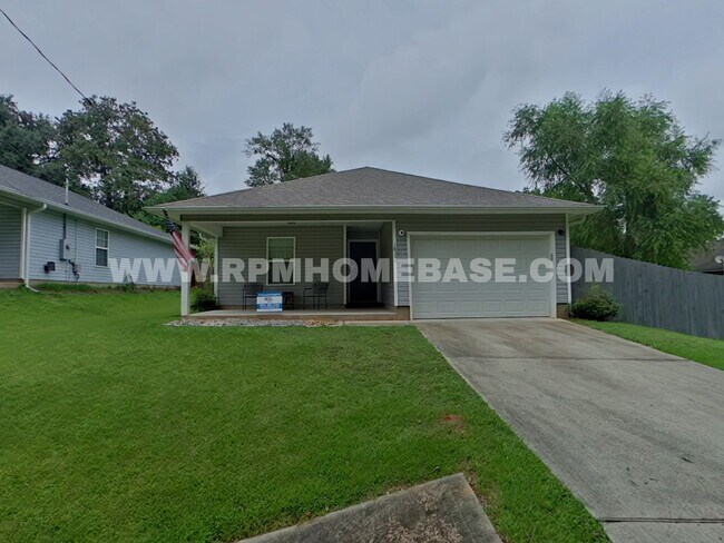 Primary Photo - Your Baker Sanctuary with Spacious Backyar...