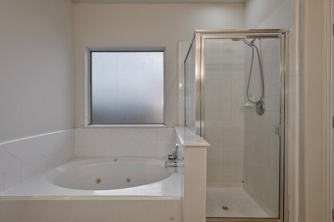 Building Photo - 2107 Auburn Vale St