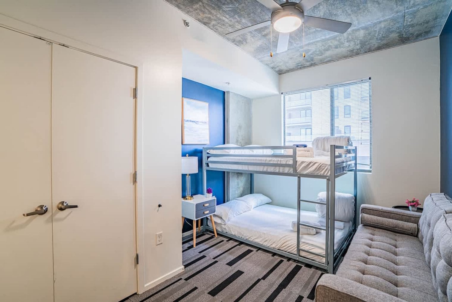 Building Photo - 333 E Roosevelt St