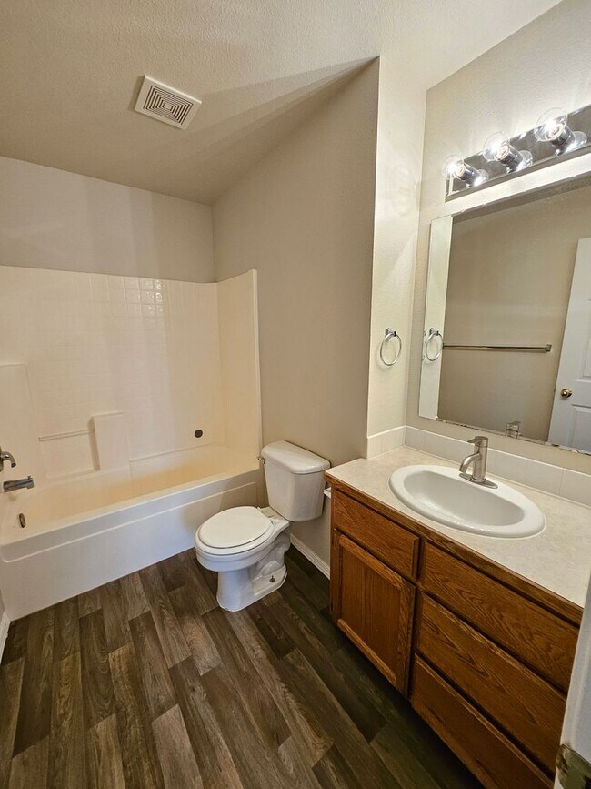 Building Photo - Cute Nampa home.