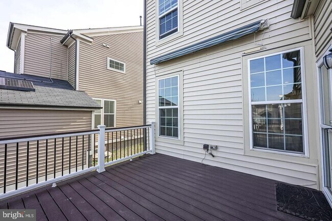 Building Photo - 317 Foxglove Way