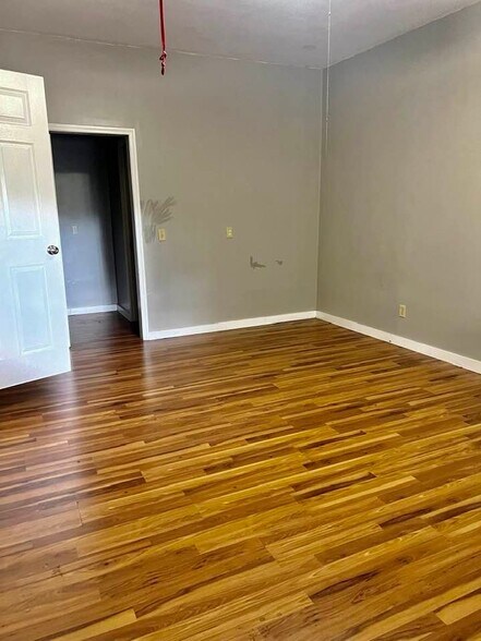Building Photo - 610 Collins Dr