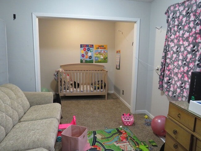 Building Photo - 105 N State St