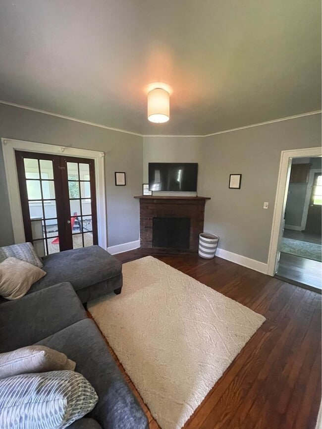 Family Room - 1 N Sawyer Hill Rd