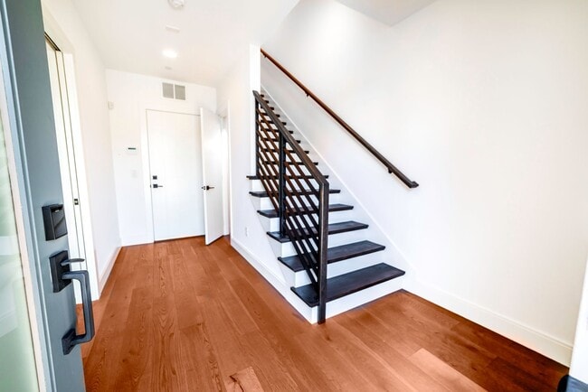 Building Photo - Park Central Townhomes - 4 Stories, 3 bedrooms, 31/2 bathrooms, 2 car garage and a rooftop deck w...