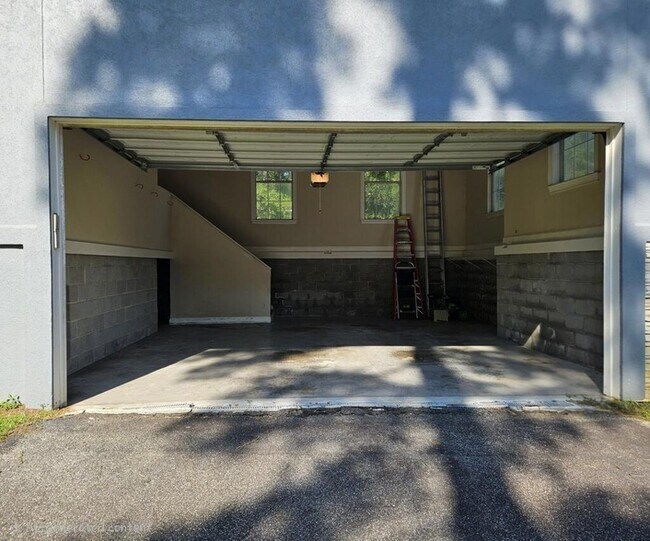 Building Photo - 366 Bellingham Dr