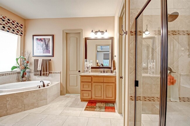 Building Photo - 7 Shearling Ct