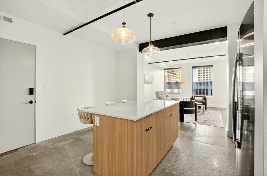 Building Photo - 309 S Boulder Ave