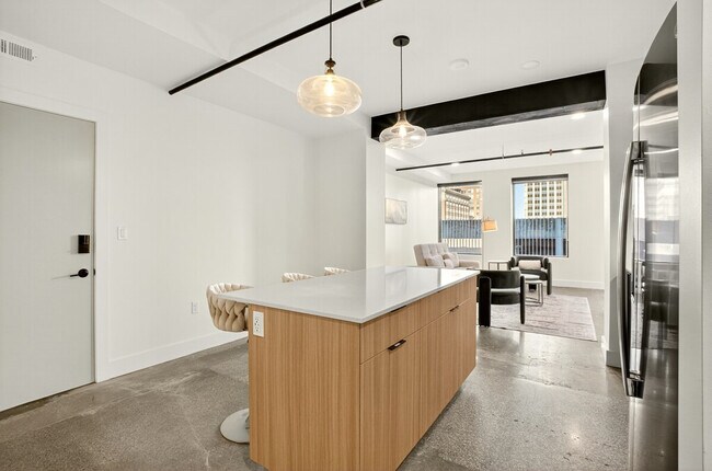 Building Photo - 309 S Boulder Ave