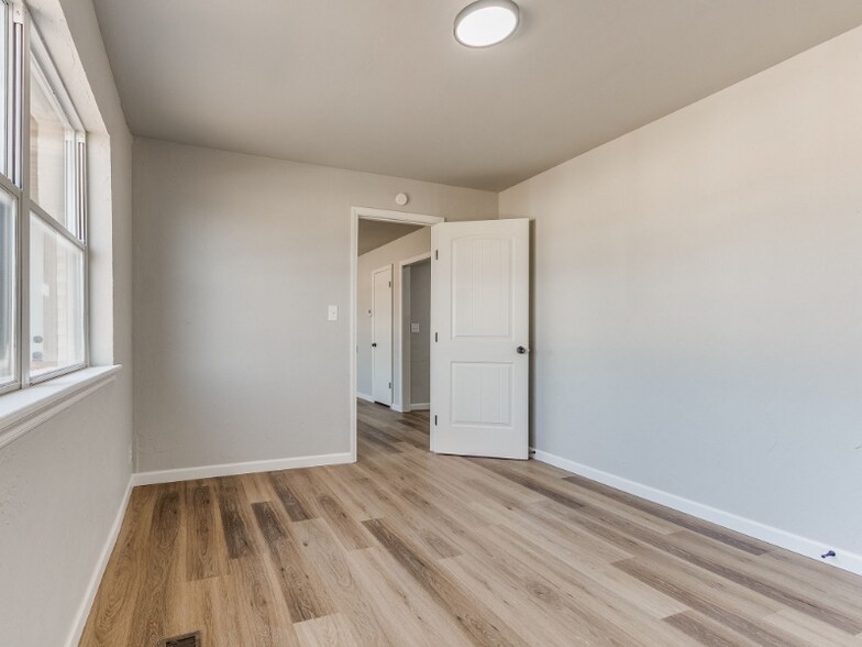 Building Photo - 1156 SE 19th Terrace