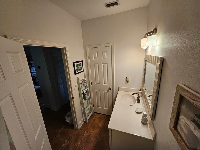 hall bath services front bed room - 140 Veracruz Dr