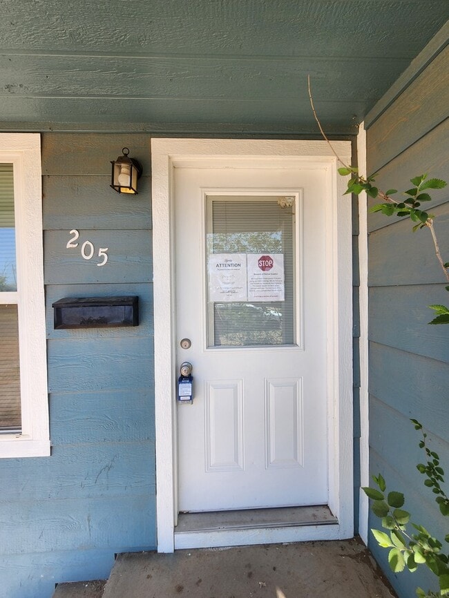 Building Photo - 205 Waverly Dr