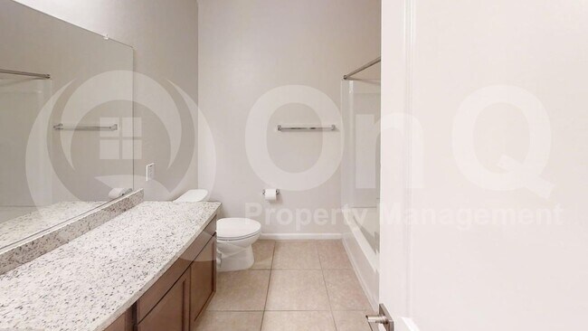 Building Photo - 2050 E Piedmont Pl