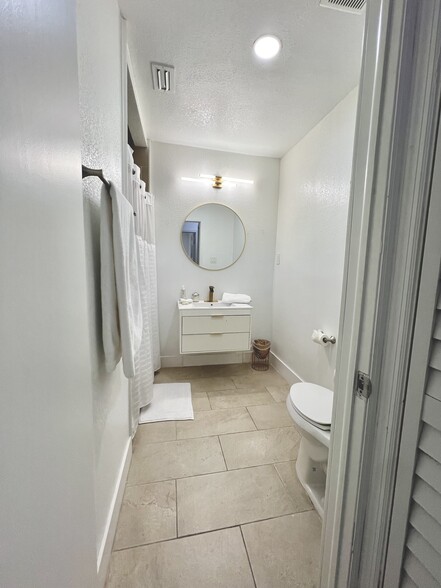 Bathroom #2 - This bathroom is adjacent to Bedroom #2. Located in the hallway - 1270 SW 29th St