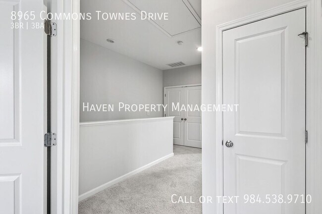 Building Photo - 8965 Commons Townes Dr