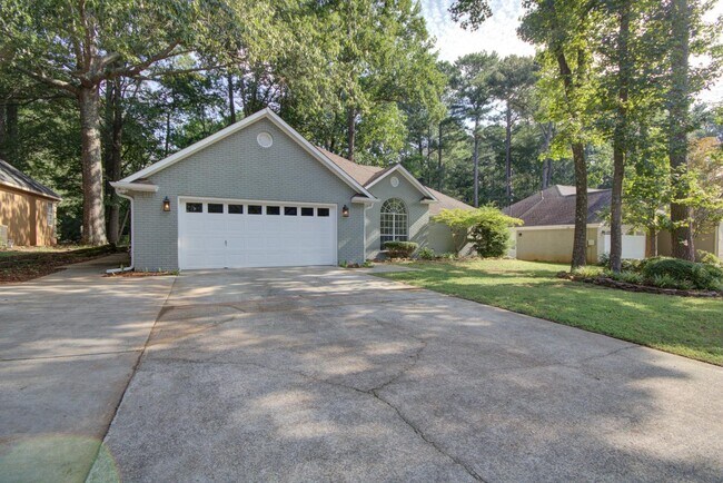 Building Photo - 205 Jarrett Ln