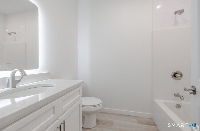 Building Photo - 424 Main St