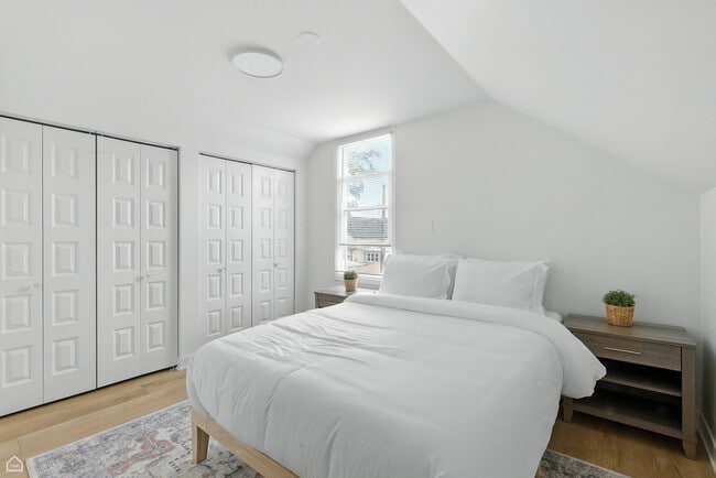 Building Photo - 1024 S Ridgeland Ave