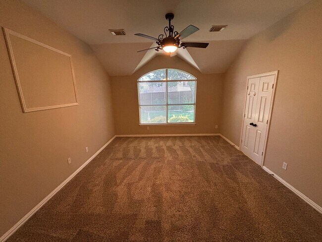 Building Photo - Great Flower Mound Location!