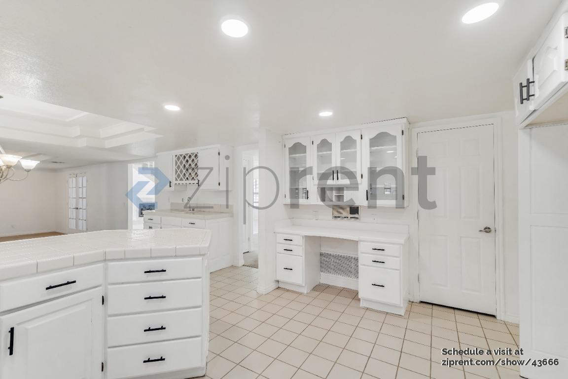 Building Photo - 3052 Carlotta Cir